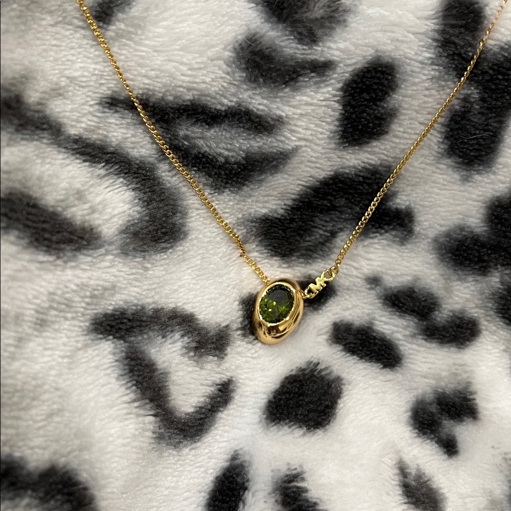 NEW!! Michael Kors Gold-Tone Peridot Oval Stone Pendant Necklace - Picture 7 of 9
